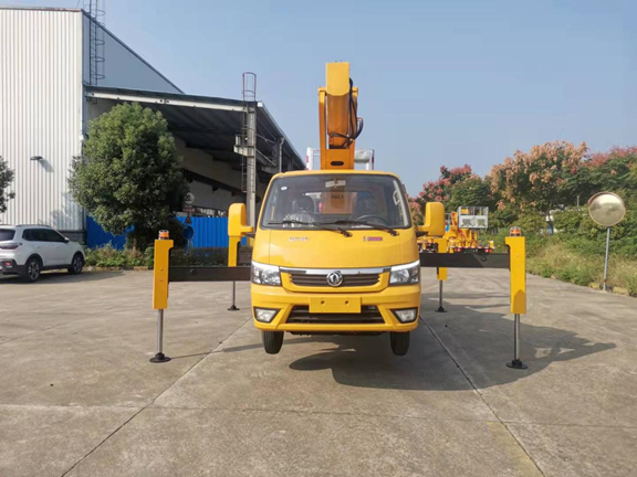 21米東風途逸高空作業(yè)車