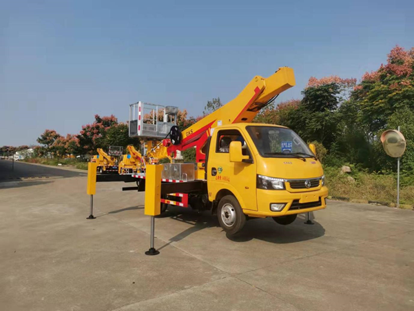 21米東風途逸高空作業(yè)車